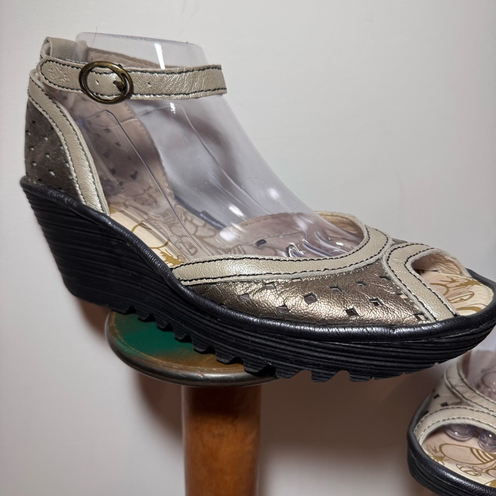 FLY LONDON Ydel Perforated Leather Peep Toe Wedge  Sandals BRONZE / SZ 40 (US 9) - Picture 2 of 14